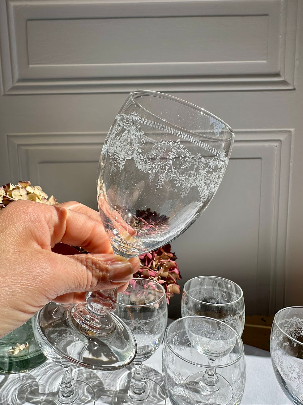 Miniature : Lot de 6 verres à vin gravés – décor d’arabesques