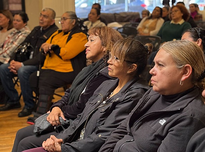 Iglesia Fe sin Limite en Pleasant Hill people during worship service in action_8.jpg
