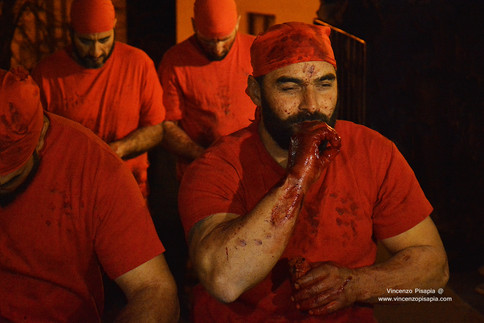 pasqua vattienti riti rituali penitenza gesù dio maria addolorata maddalena chiesa paganesimo antropologia arcaico sangue battenti calabria sud cosenza verbicaro giovedì santo fotografia foto reportage tradizioni unesco