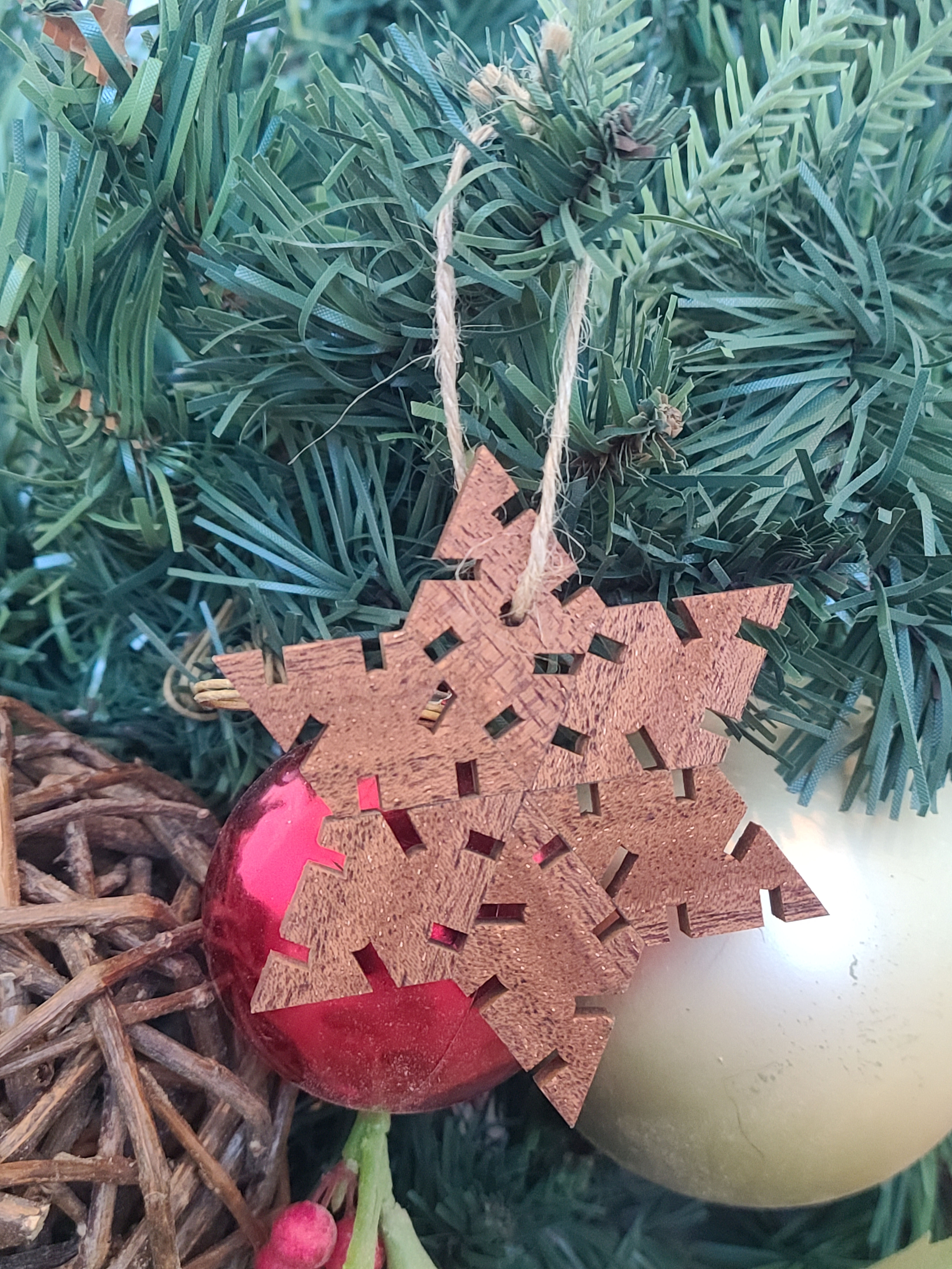 Wood Snowflake Ornaments - Mahogany 6pk