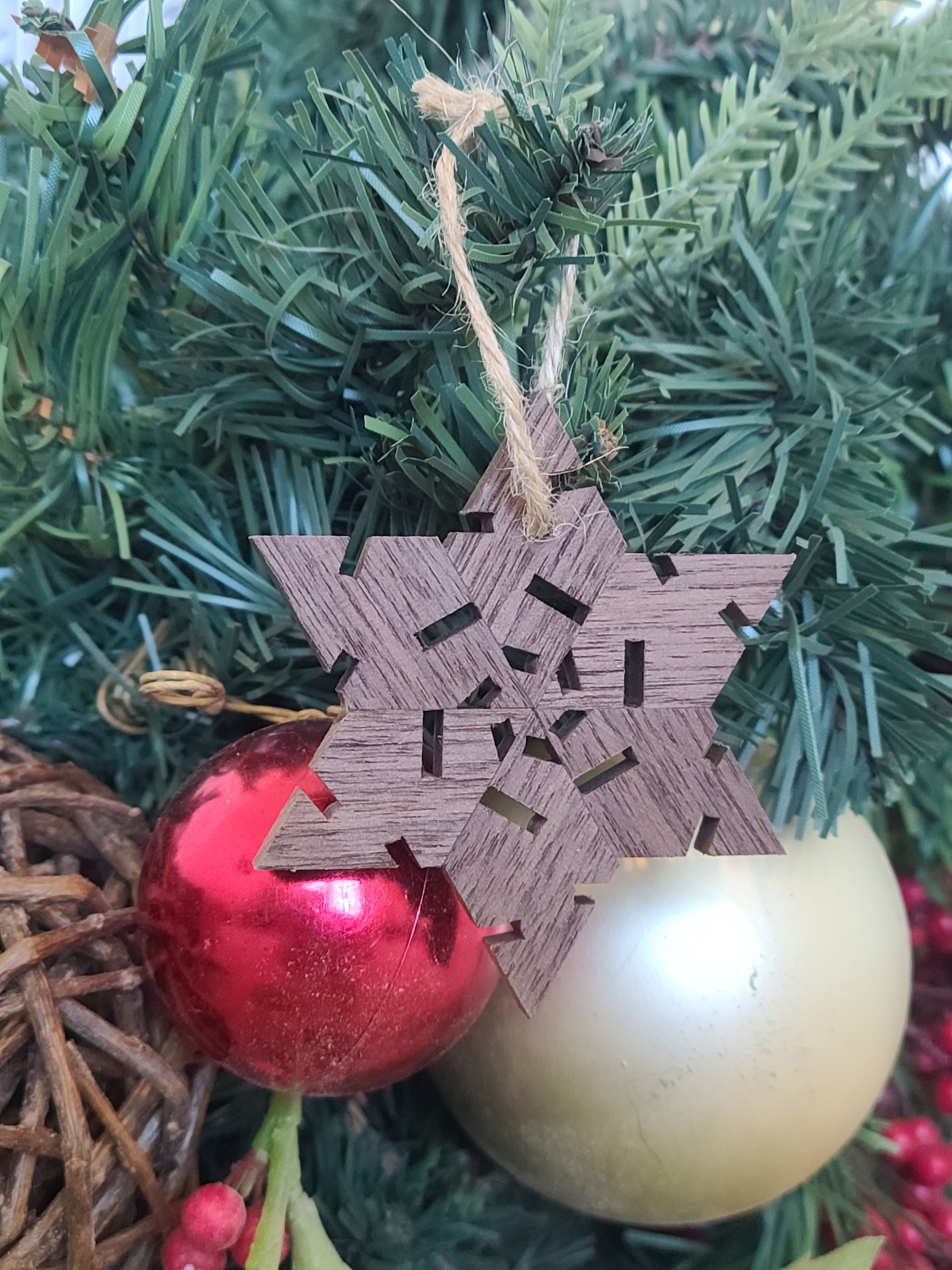 Wood Snowflake Ornaments - Walnut 6pk