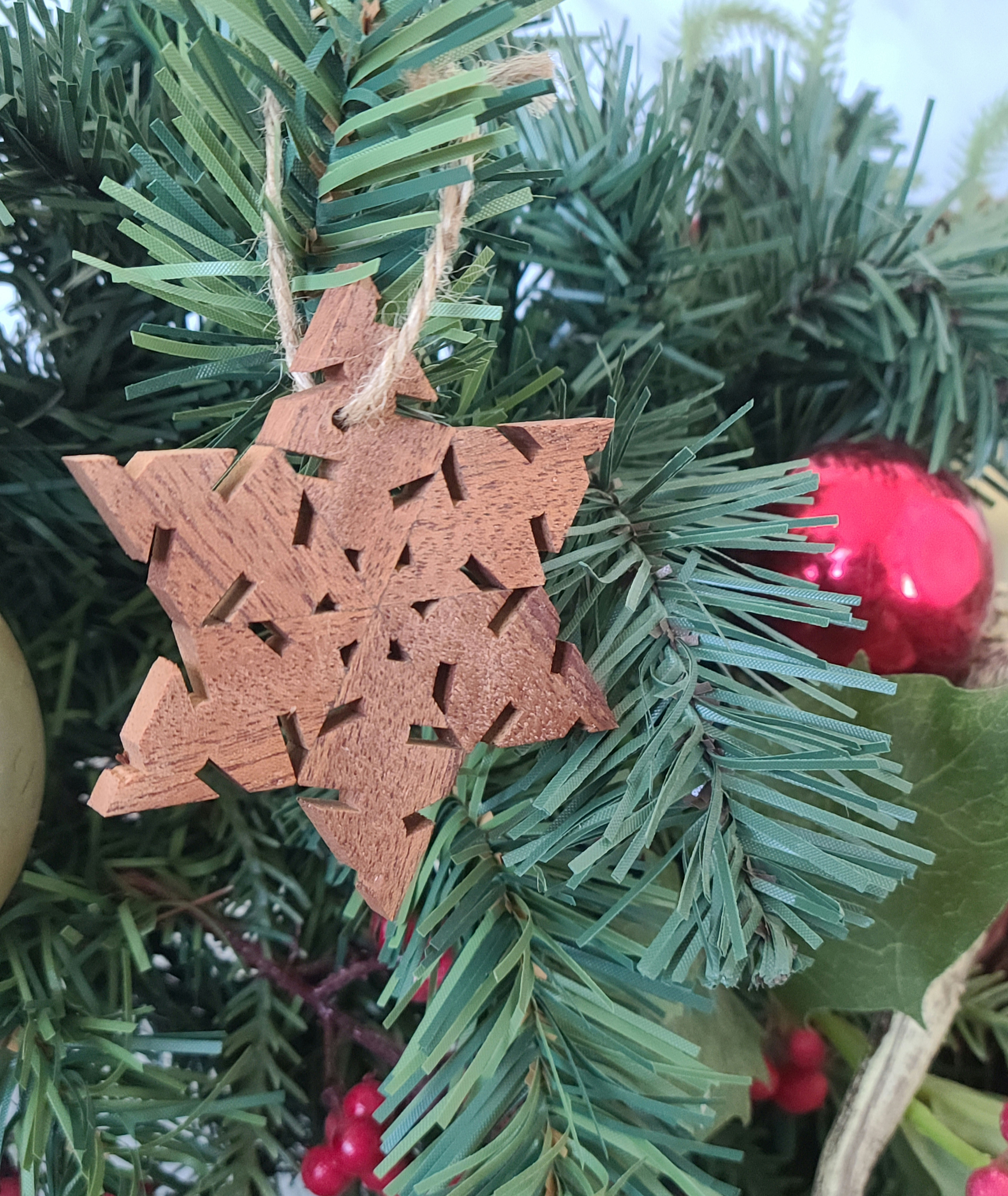 Wood Snowflake Ornaments - Mahogany 6pk