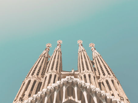 Gaudí rompiendo con el Neogótico