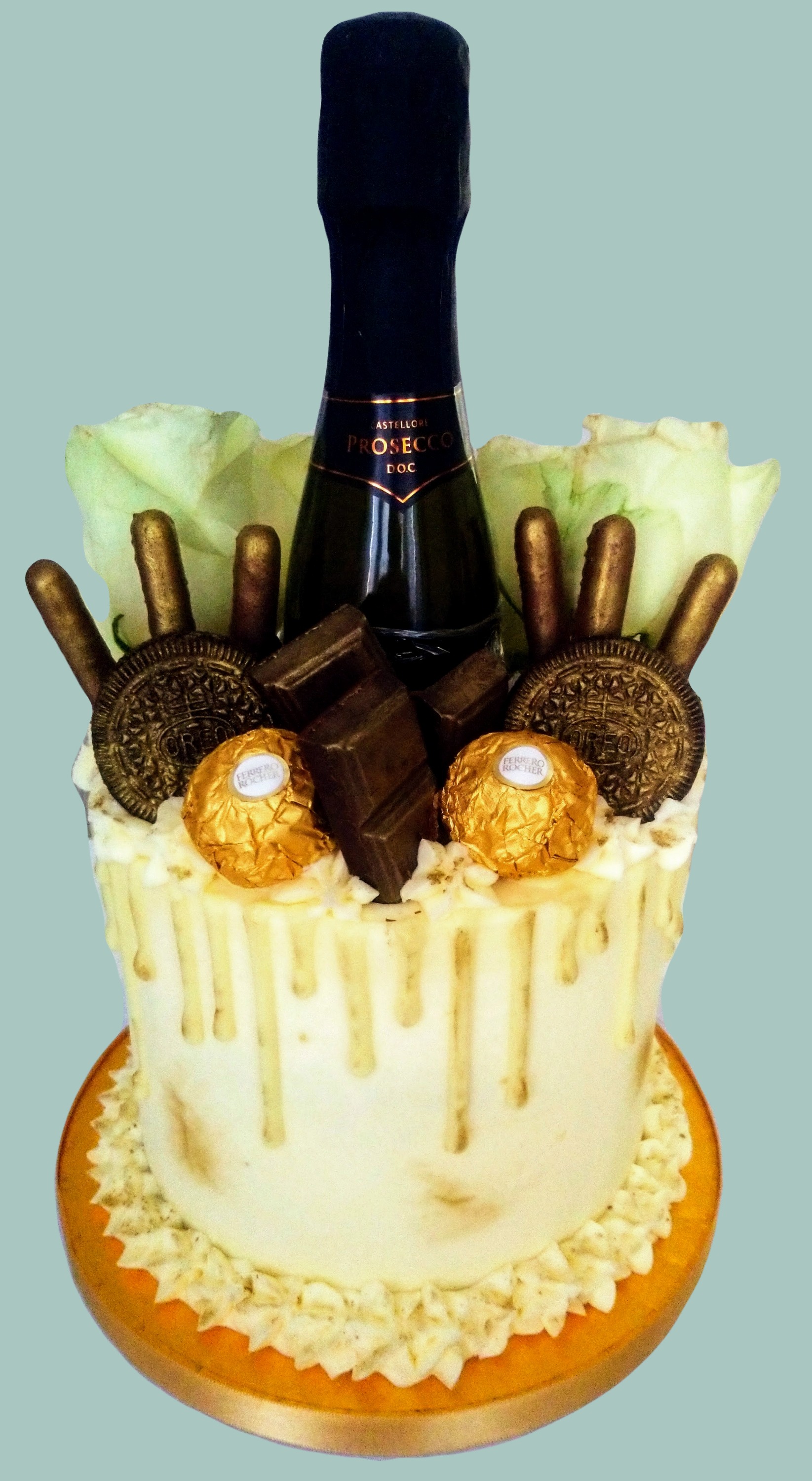 White & Gold Drip Cake: Front