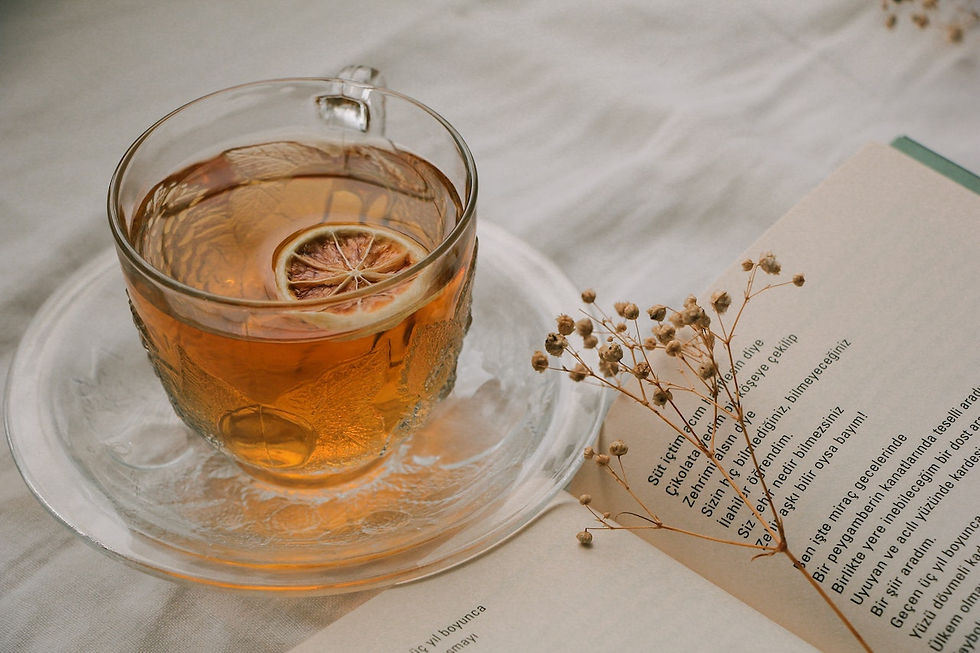 A cup of oolong tea with lemon