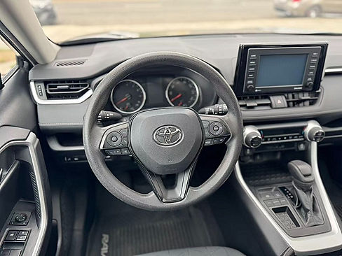 2020 Toyota RAV4 XLE (6).jpg