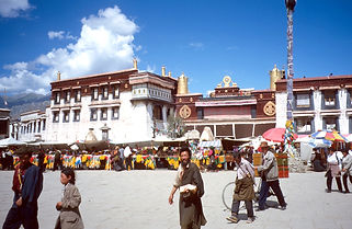 Tibet%2001%20l019_edited.jpg