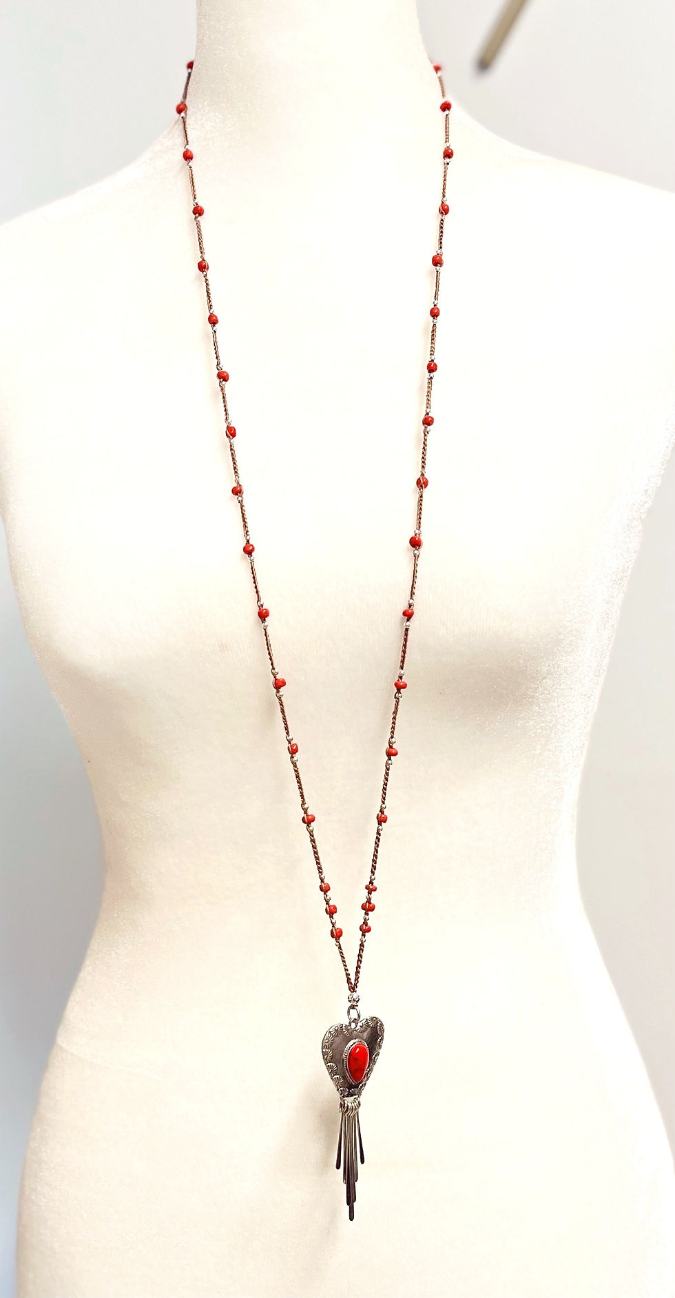 Thumbnail: Red glas beads and big heart pendant long woven necklace