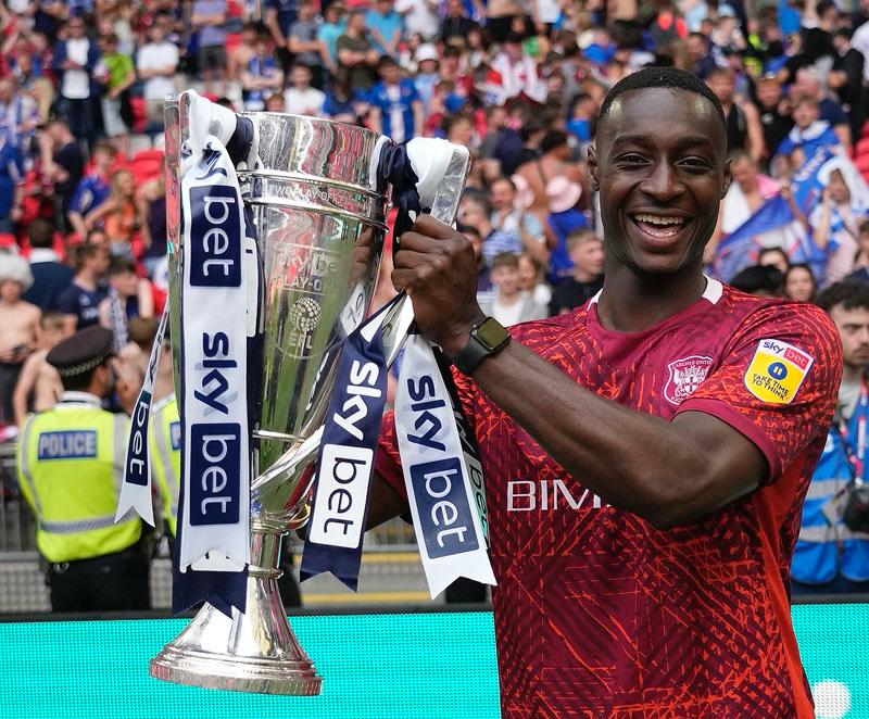 Tobi Sho-Silva holding the EFL Playoff Final Trophy
