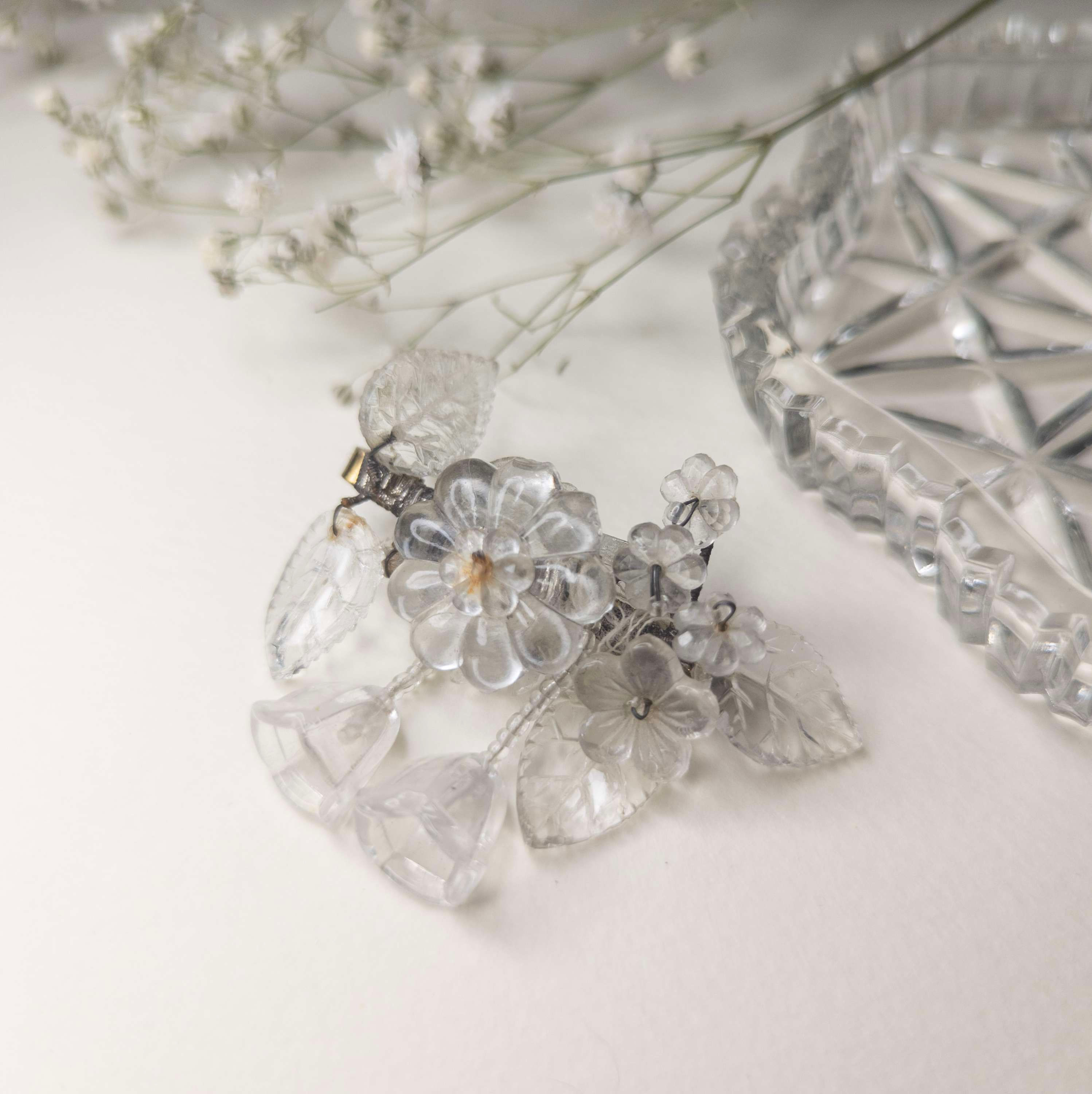 クリアフラワー　ブローチ