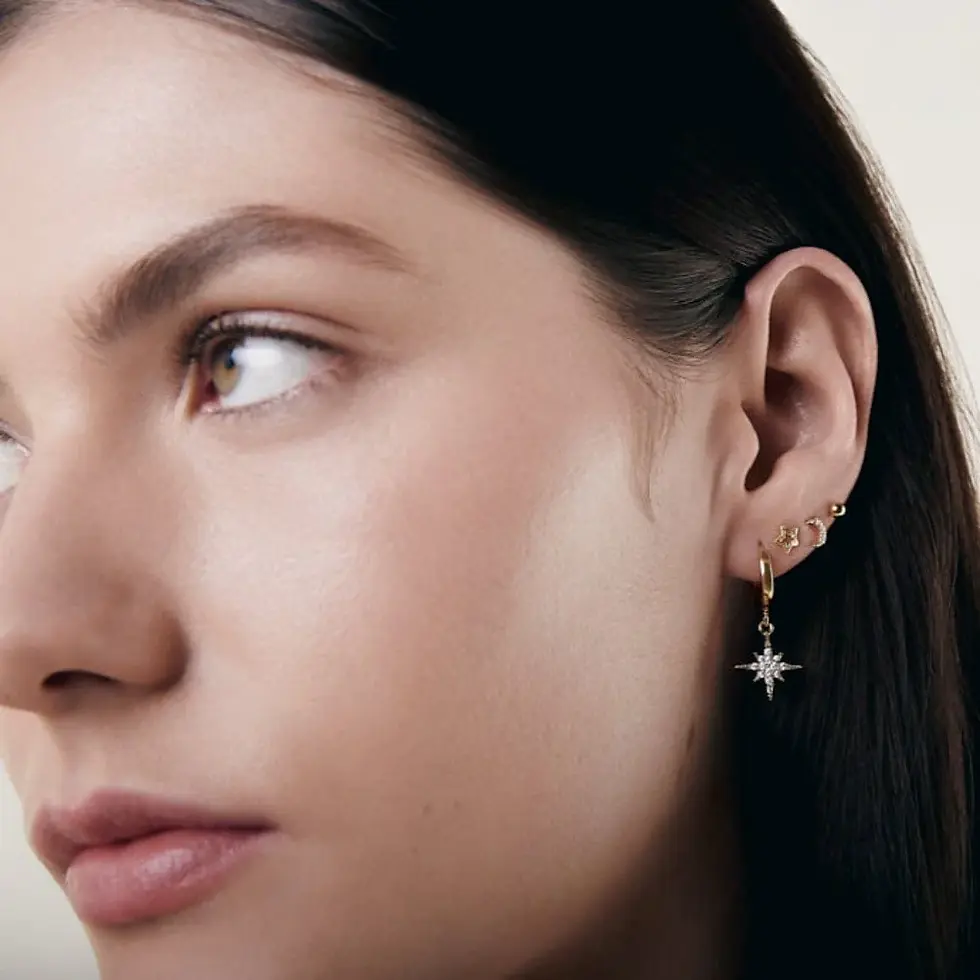 サムネイル： スターバースト ハギーフープピアス - ゴールド