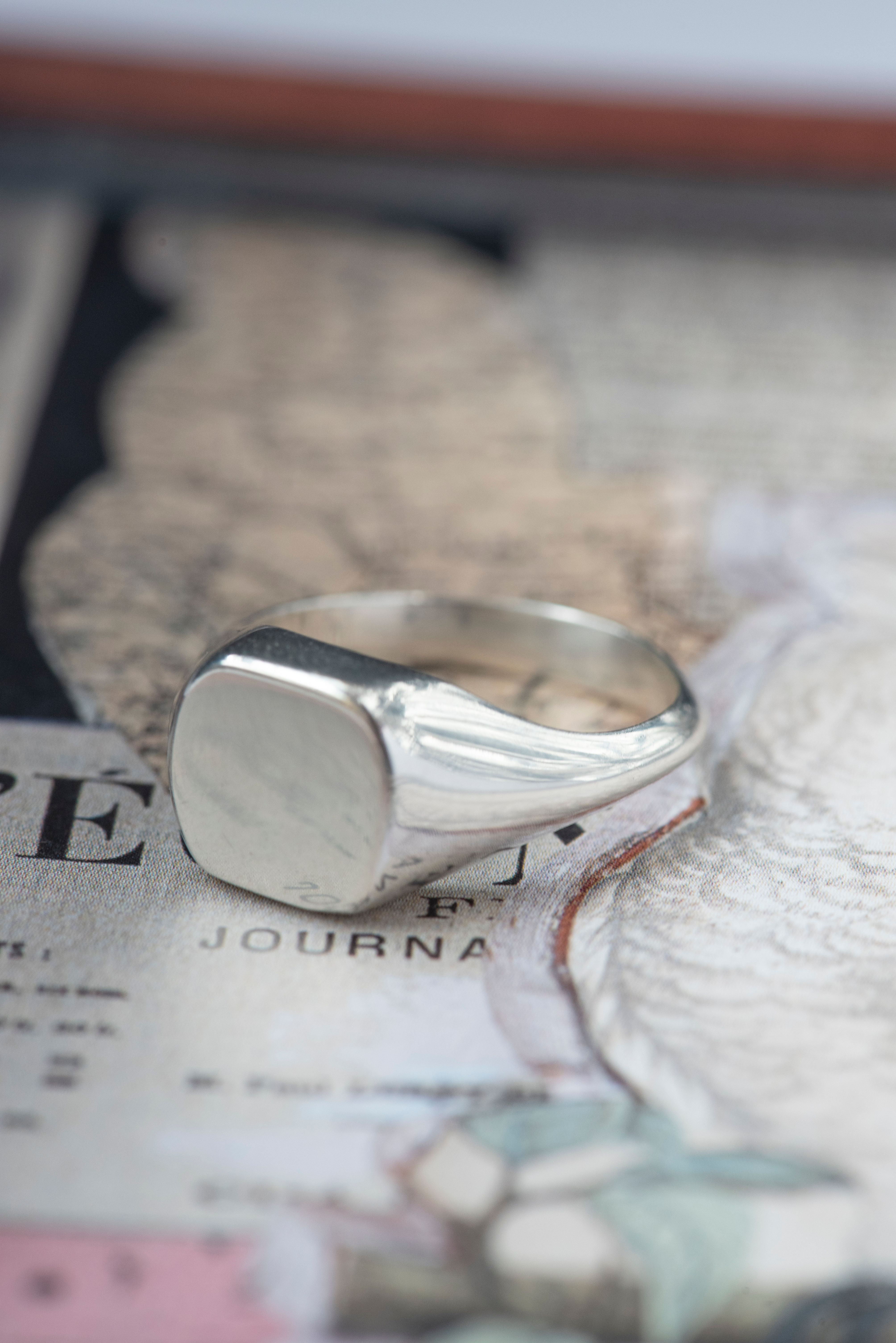 Temis Signet Ring