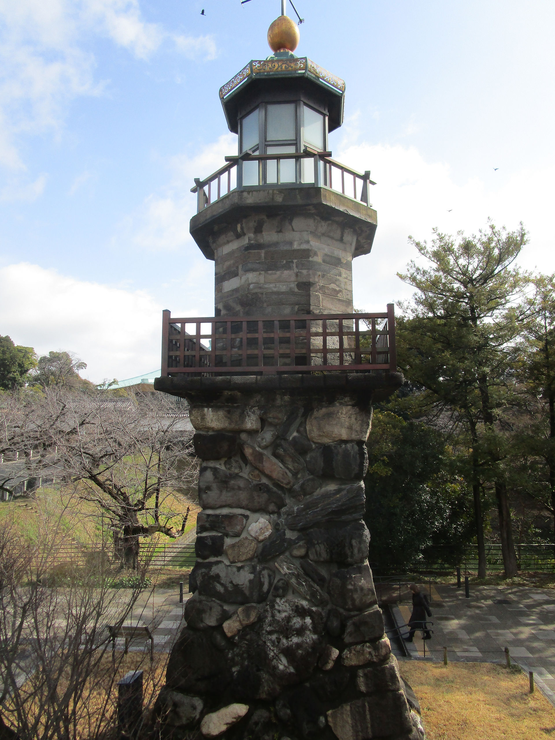 田安門脇の高燈籠（常燈明台）	