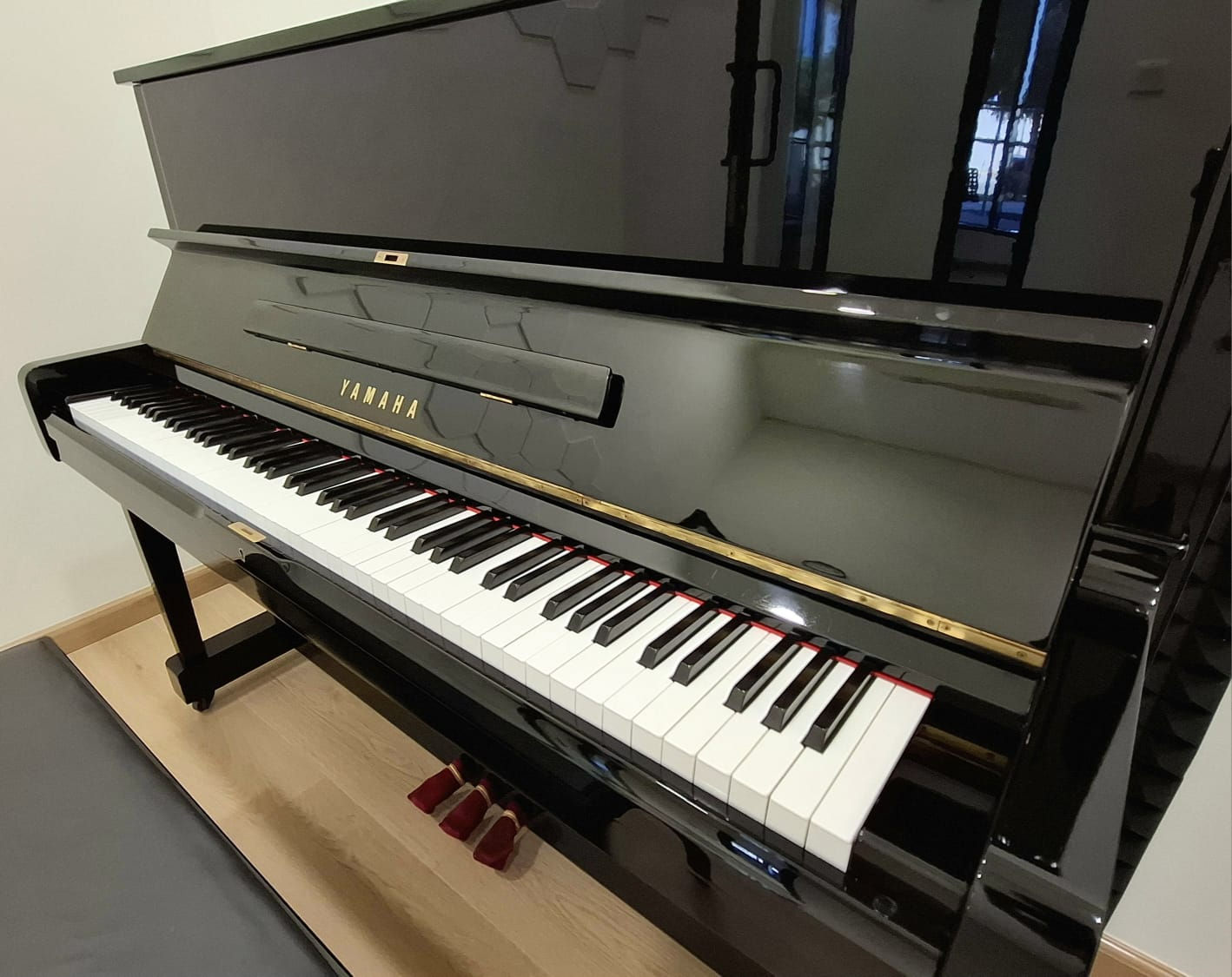 YAMAHA U1G Upright Piano (Used & Refurbished)