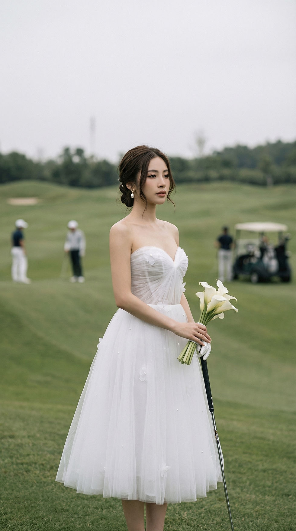 Woman in white wedding dress holding flowers and golf club on course.