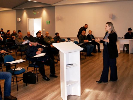 Relacionamento interpessoal em reunião do Bispo, Padres e Diáconos da Diocese de Erexim