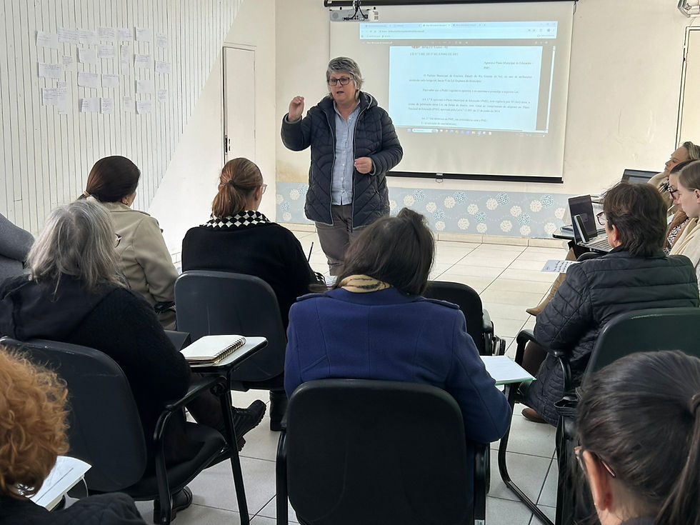Erechim participa de formação para elaboração do Plano Municipal de Educação