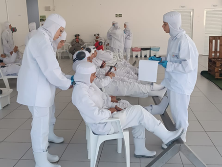 Fisioterapia da URI realiza ações no Frigorífico Aurora