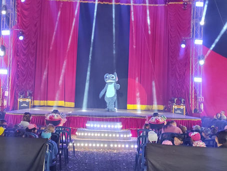 Crianças da Escola Estevam Carraro vivenciam encanto e diversão em circo