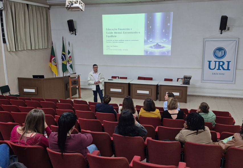 Professor Aldecir José Theodoro falou da importância do planejamento financeiro