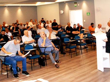 Padres da Diocese de Erexim aprofundam Diretrizes da Pastoral Presbiteral