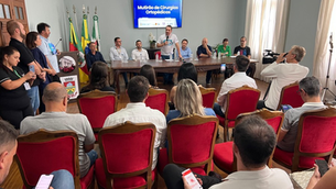 Presidente da AMAU destaca união regional e avanços na saúde durante anúncio de mutirão de cirurgias ortopédicas