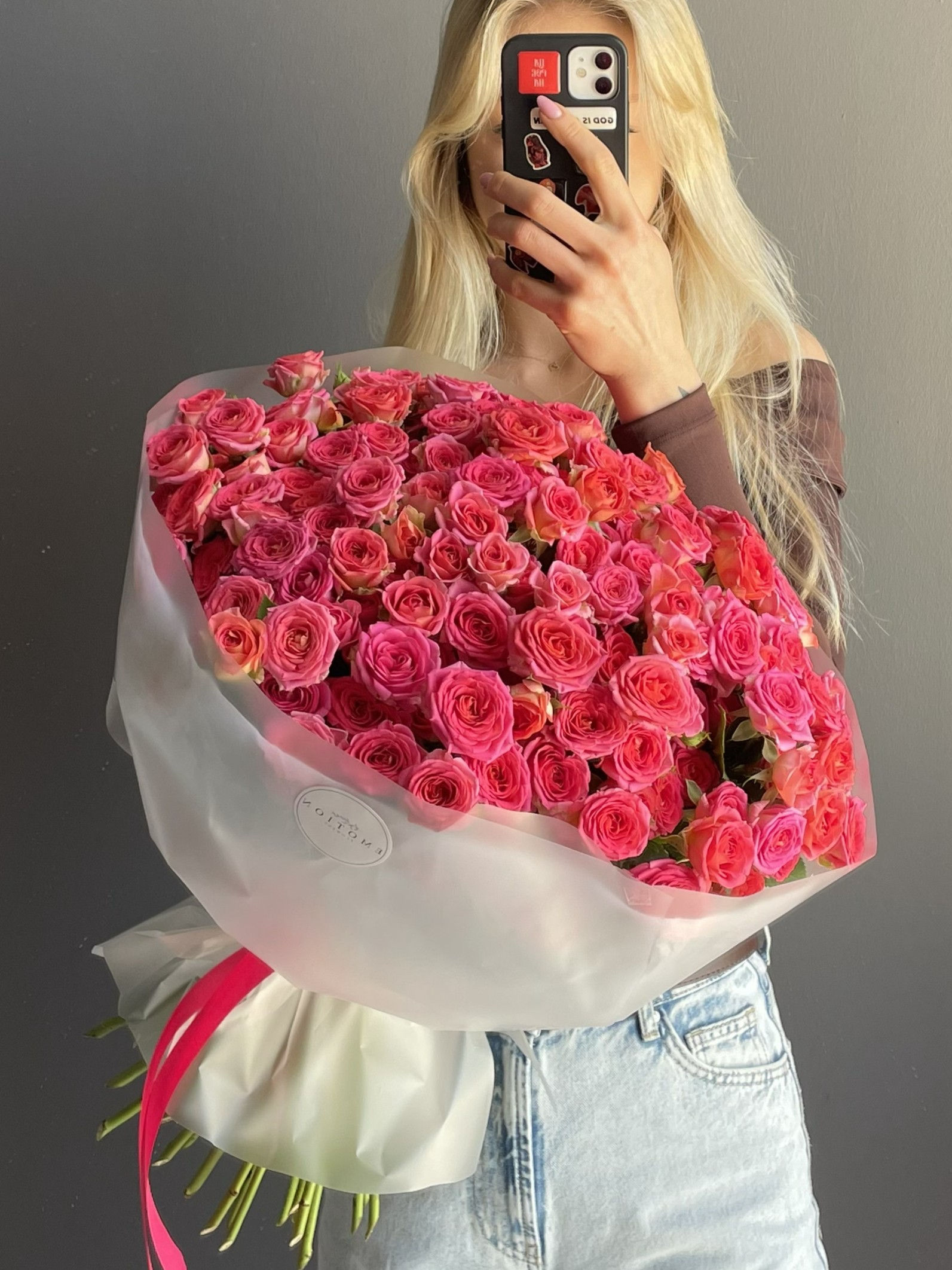 Подарочный букет роз в Аланье с доставкой: идеальный выбор для любого торжества