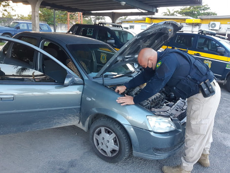 No Curado, homens são detidos com carro roubado após tentar correr pela BR-101