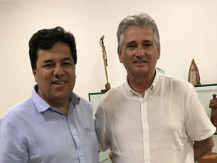 José Carlo registra encontro com o ex-ministro Mendonça Filho