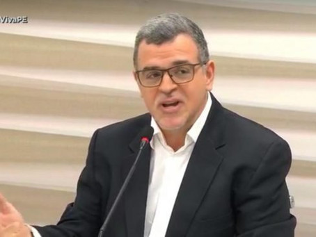 Thiago Modenesi esclarece que divergência com Sílvio Costa se deu "no campo das ideias"