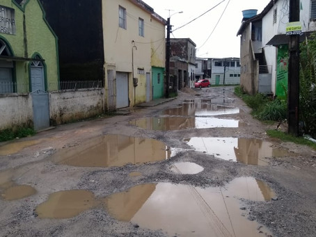 Buracos prejudicam rua em Barra de Jangada