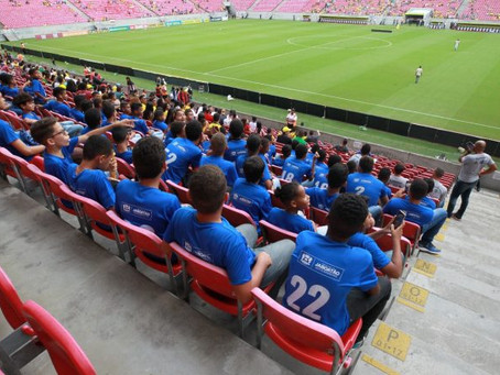 Alunos da rede municipal do Jaboatão assistem jogo da Seleção a convite da CBF