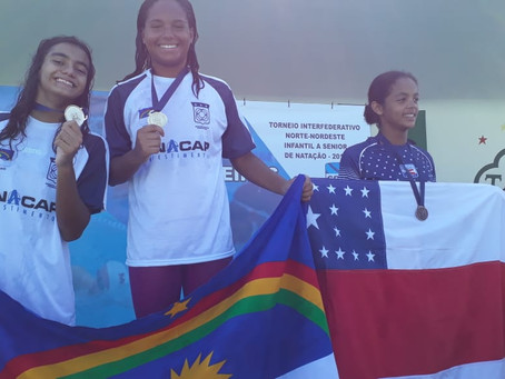 Atleta de natação ganha 10 medalhas e bate dois recordes