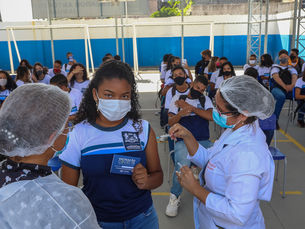 Covid-19: Jaboatão inicia vacinação de alunos de12 a 17 anos em escolas da rede municipal