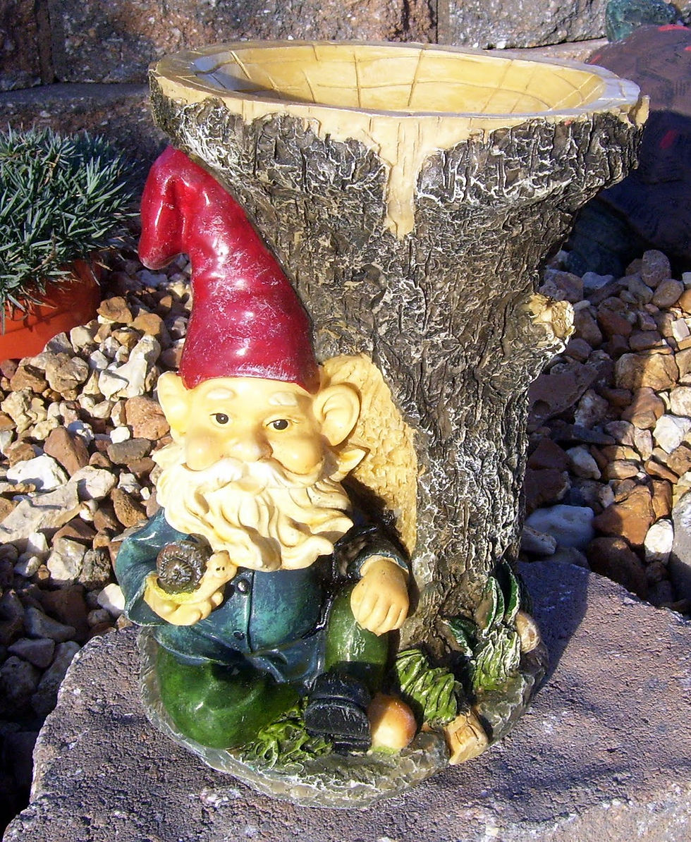 Thumbnail: GNOME BIRD-FEEDER