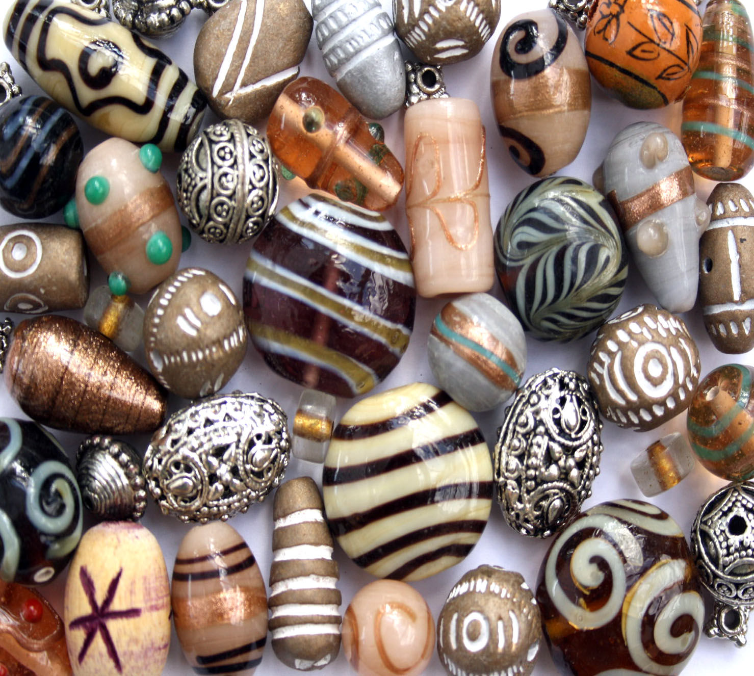 Basanti Beige Indian Beads Jewellery Mix