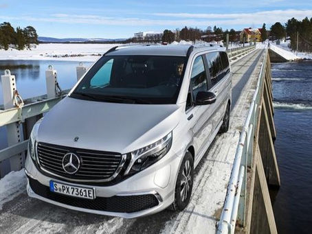 Mercedes EQV 300 | Forte, farta e com oito lugares