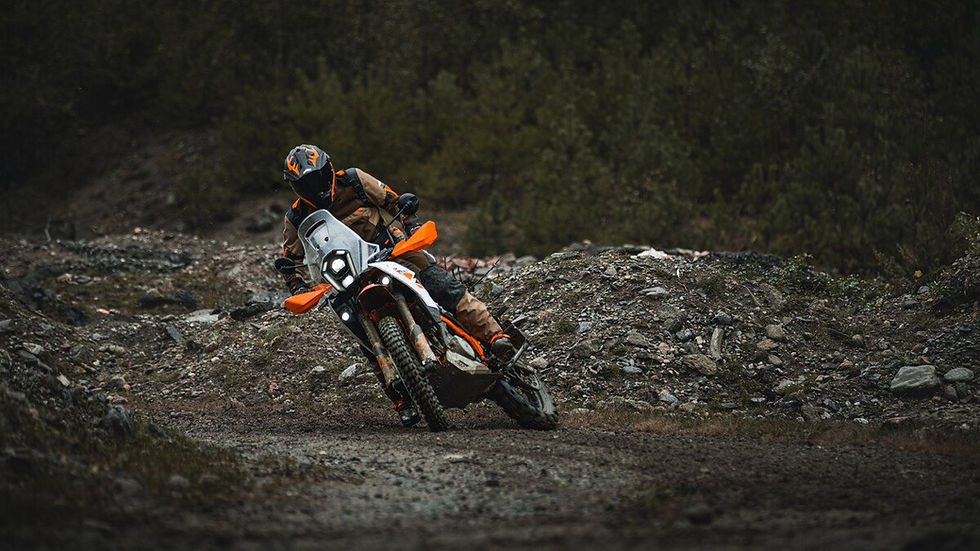 KTM 390 Adventure 2025 disponível nas versões R e X