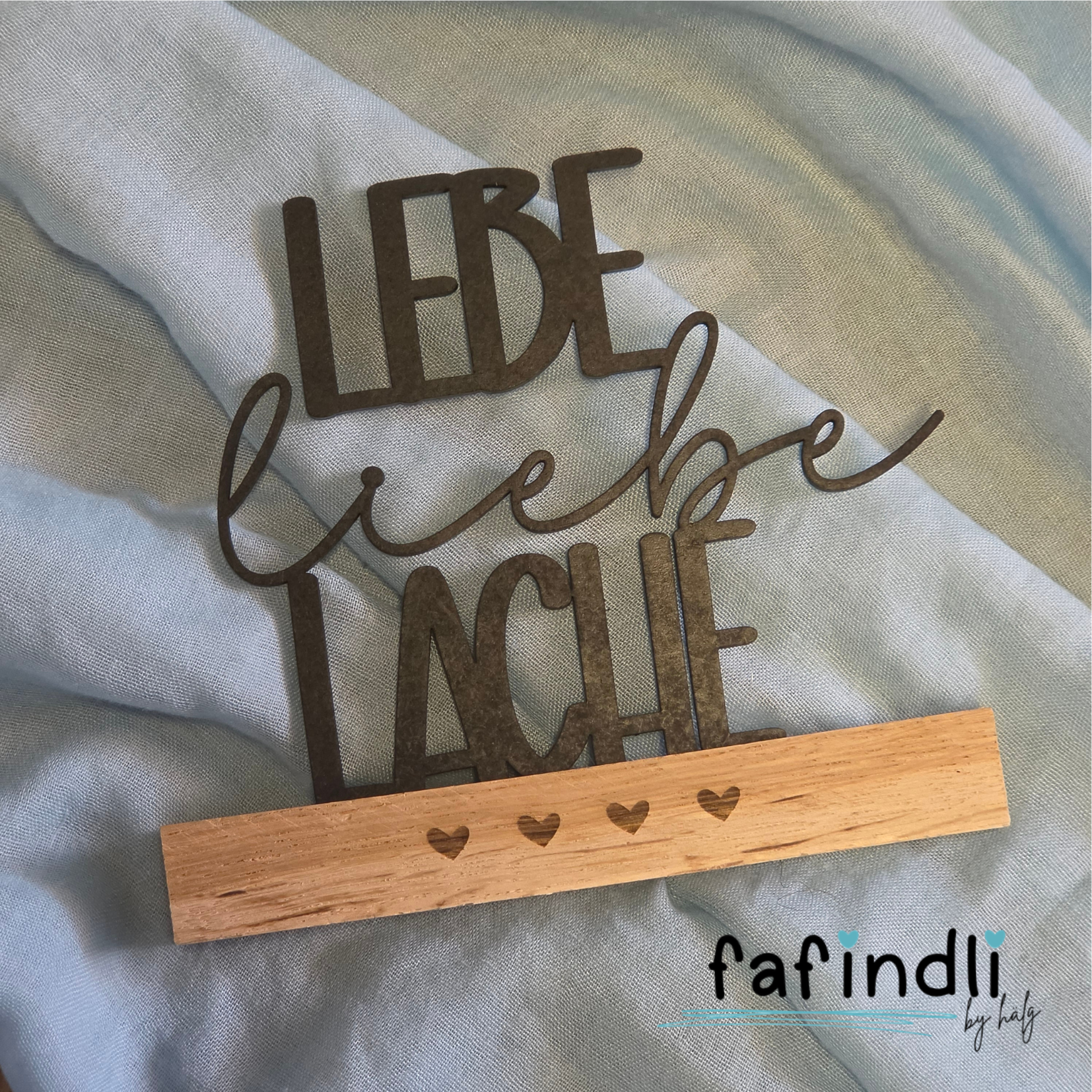 Lebe, liebe, lache – Moderne Holzdeko mit graviertem Spruch
