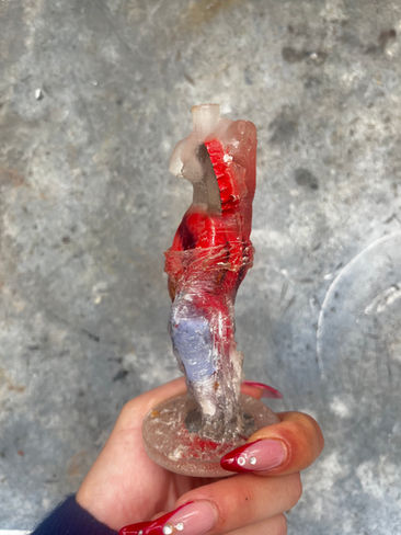 Vénus moderne

Sculpture contemporaine

Résine translucide

Art introspectif

Beauté intérieure

Nuances de l’âme

Corps féminin

Réinterprétation classique

Transparence artistique

Couleurs de l’émotion

Objet symbolique

Esthétique poétique

Modern Venus

Contemporary sculpture

Translucent resin

Introspective art

Inner beauty

Shades of the soul

Female form

Classical reinterpretation

Artistic transparency

Emotional color

Symbolic object

Poetic aesthetic