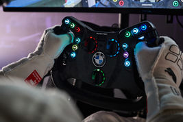 BMW推出賽車模擬器專用M4 GT3 方向盤