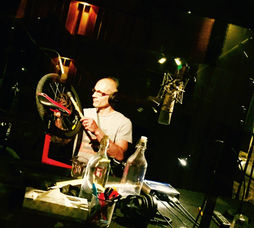 Le générique en pièces de vélo...