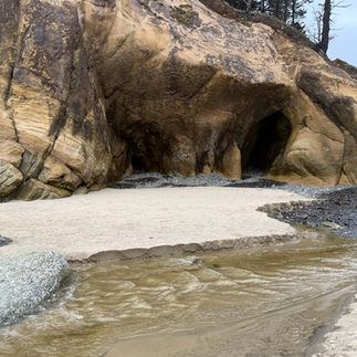 A cave at the hugpoint beach