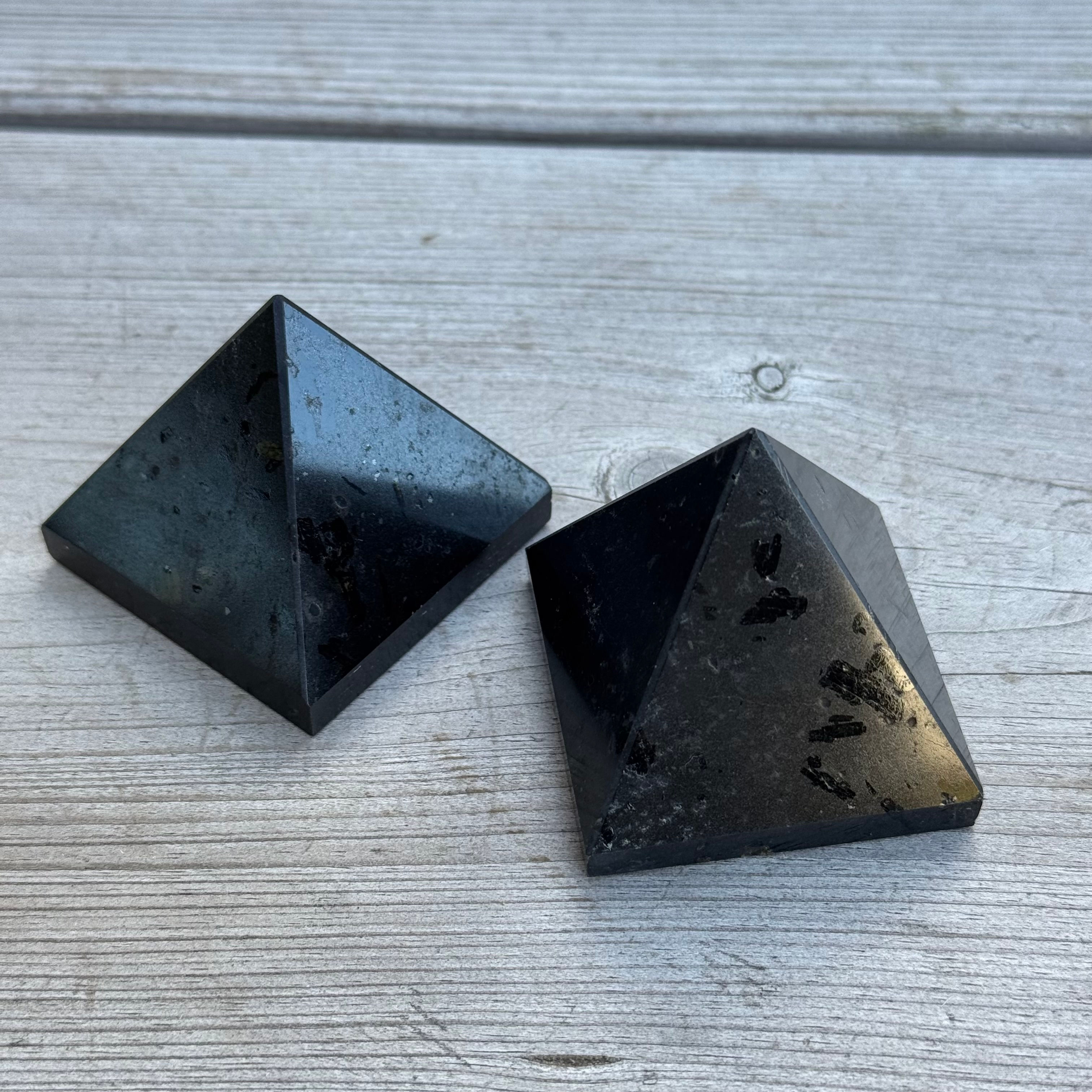 Svart Turmalin Pyramid