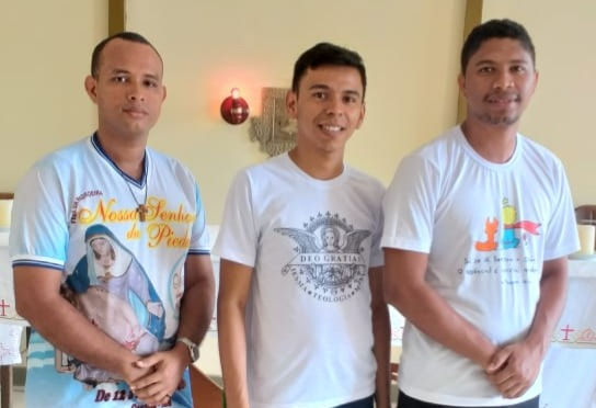 Da esquerda para a direita: João Pedro dos Reis Fonseca, Leonardo Nascimento Silva e Bruno Mendes Pimenta