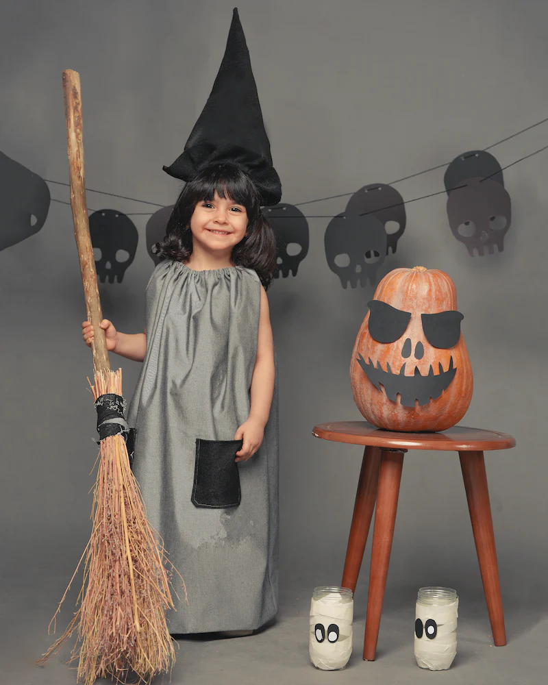 1:30pm - 2:30pm: Halloween Trick or Treat (4)