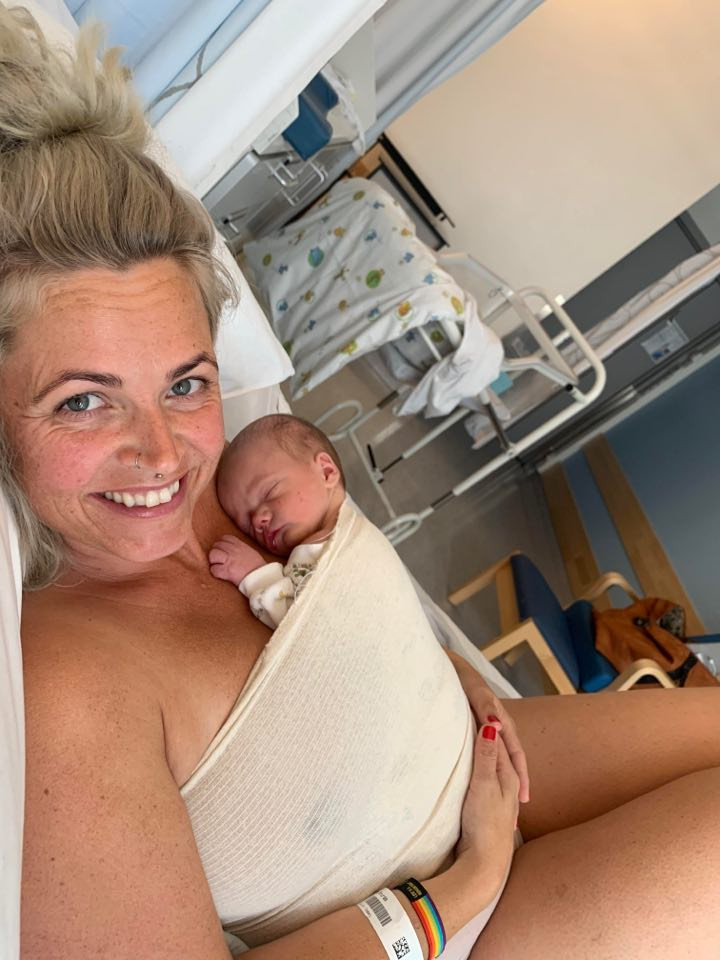 Renate og hennes nyfødte baby