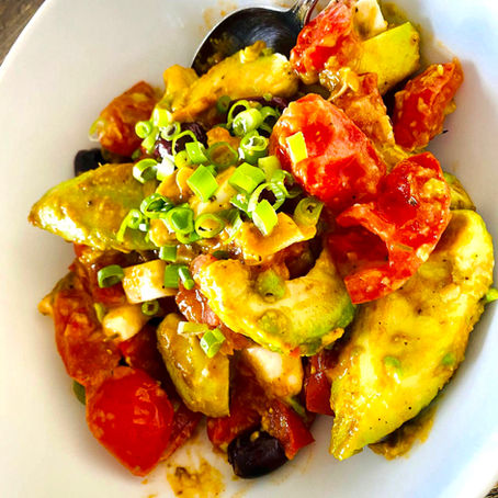 Gebratene Avocado mit veganem Hirten Käse