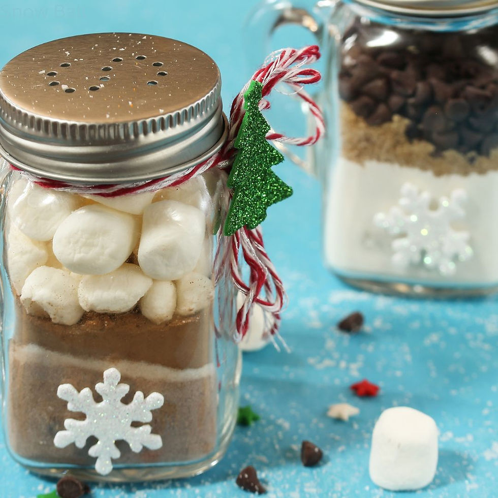 mini jars of hot cocoa for maryland winter wedding favors 