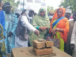 Chari-Baguirmi : le Sultan Mbang Hadji Woli a présidé une cérémonie de pose des premières pierres pour la construction des écoles 